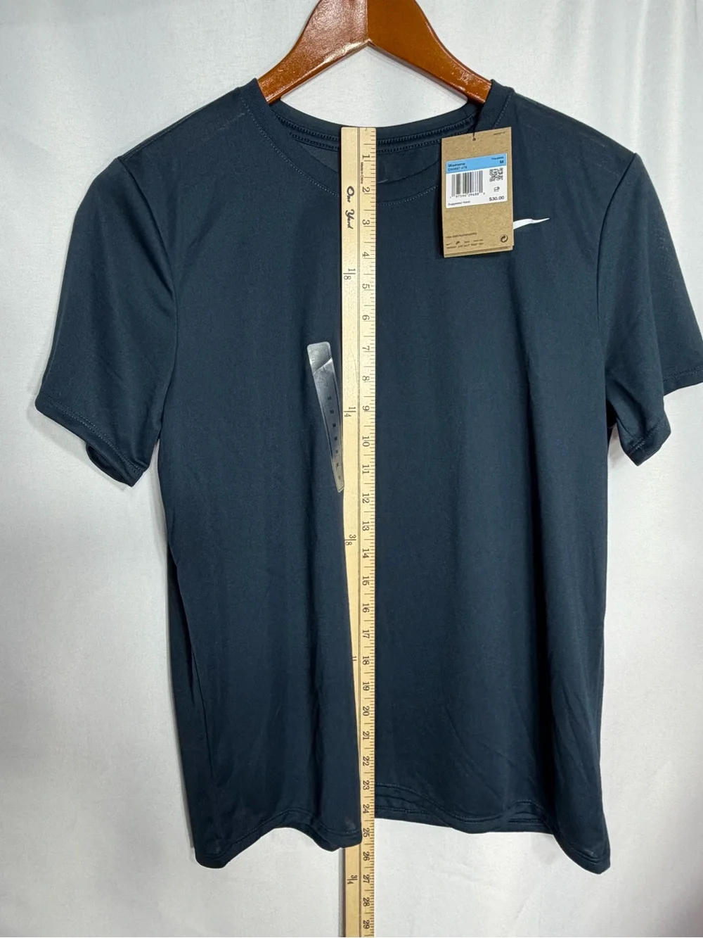 Nike women’s navy blue Short Sleeve Performance Tee size M